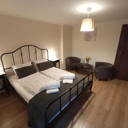 Dom Na Klonowym Wzgorzu 3*