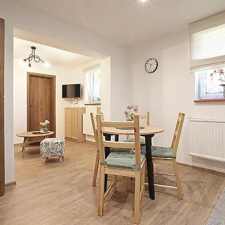 Dom Na Klonowym Wzgorzu 3*