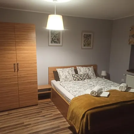 Dom Na Klonowym Wzgórzu 3*