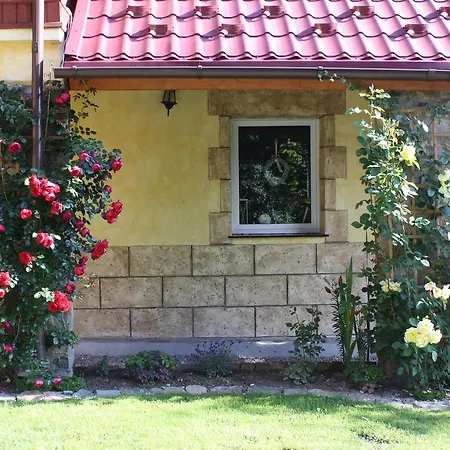 Dom Na Klonowym Wzgorzu 3*