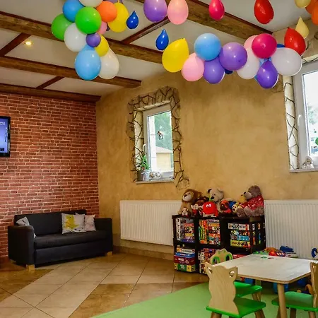 Dom Na Klonowym Wzgorzu 3*