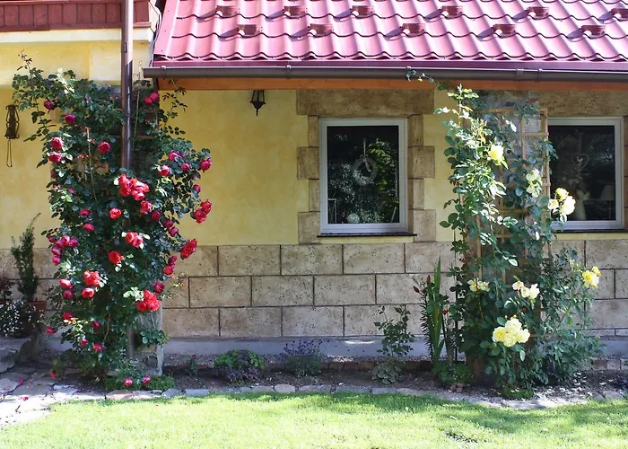 Dom Na Klonowym Wzgórzu 3*