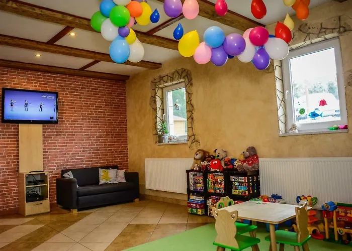 Dom Na Klonowym Wzgórzu 3*